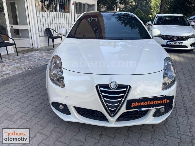 Galeriden Alfa Romeo Giulietta 1.4 TB MultiAir Distinctive 2012 Model İstanbul 123.200 km Beyaz