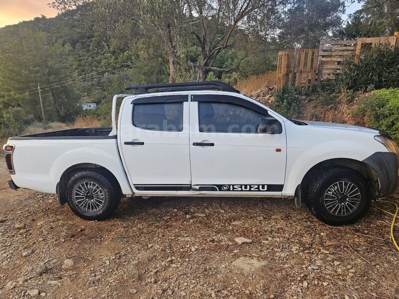Sahibinden Isuzu D-Max 2.5 4x2 2016 Model 181.000 km Beyaz