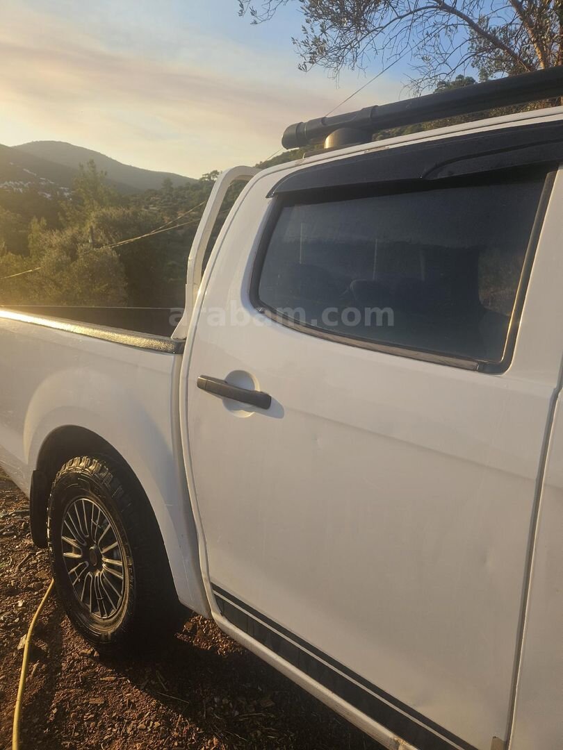Sahibinden Isuzu D-Max 2.5 4x2 2016 Model 181.000 km Beyaz 7