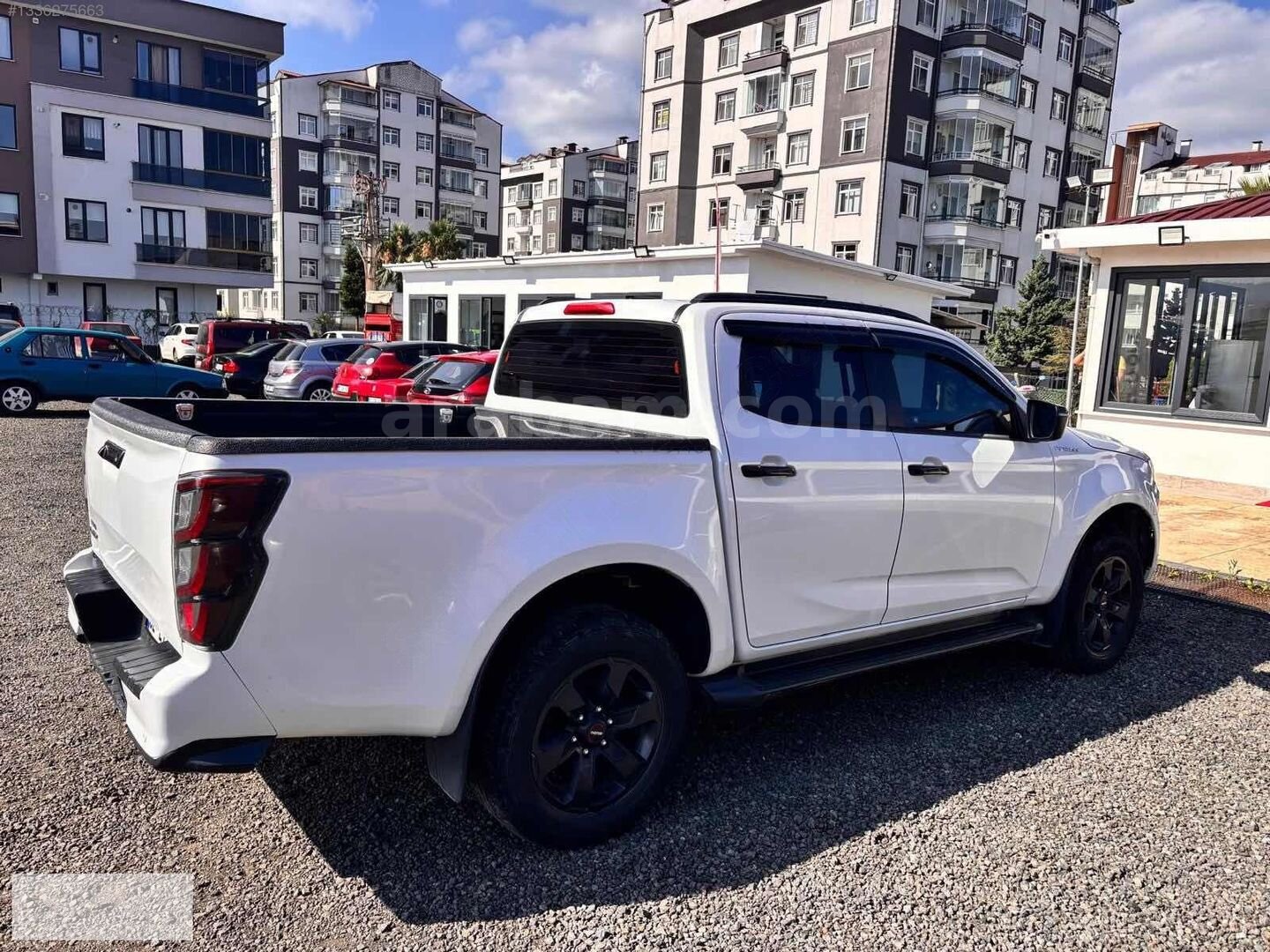ÖZLER OTOMOTİV'DEN D-Max 4x4 V-cross ilk sahibinden 4