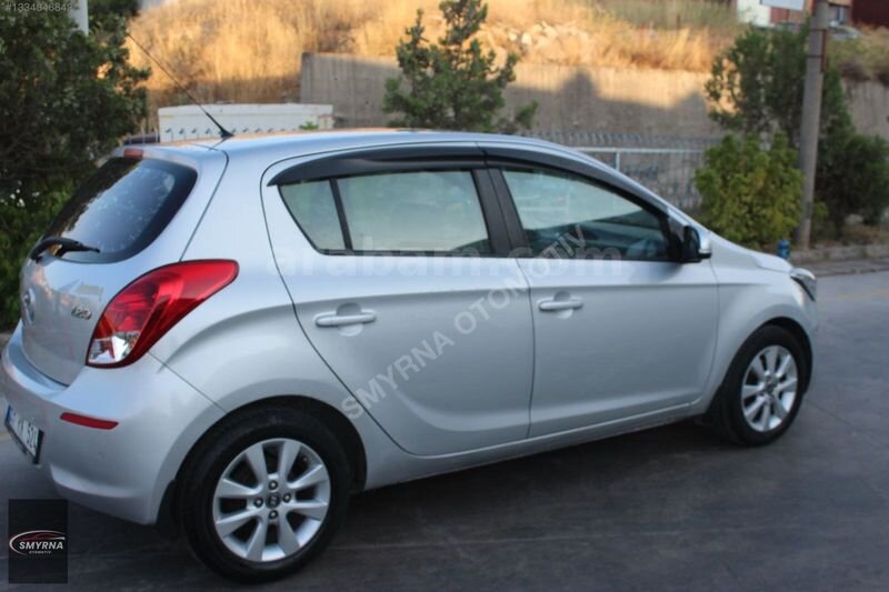 Galeriden Hyundai i20 1.2 D-CVVT Sense 2012 Model İzmir 125.000 km Gri 1