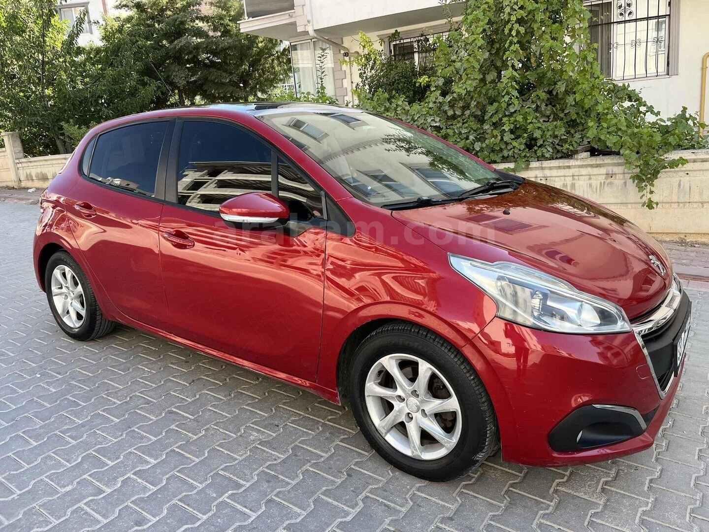 Galeriden Peugeot 208 1.2 PureTech Active 2015 Model Kırşehir 157.000 km Kırmızı 5
