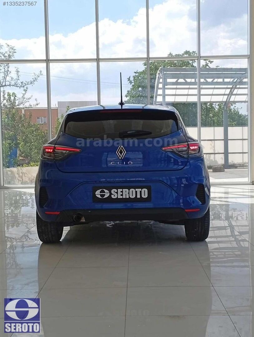 Galeriden Renault Clio 1.0 TCe Evolution 2024 Model Tokat 17.500 km Lacivert 3
