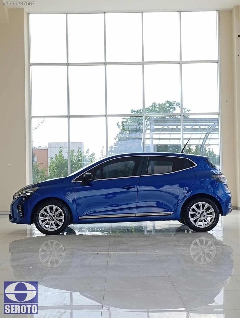 Galeriden Renault Clio 1.0 TCe Evolution 2024 Model Tokat 17.500 km Lacivert 4