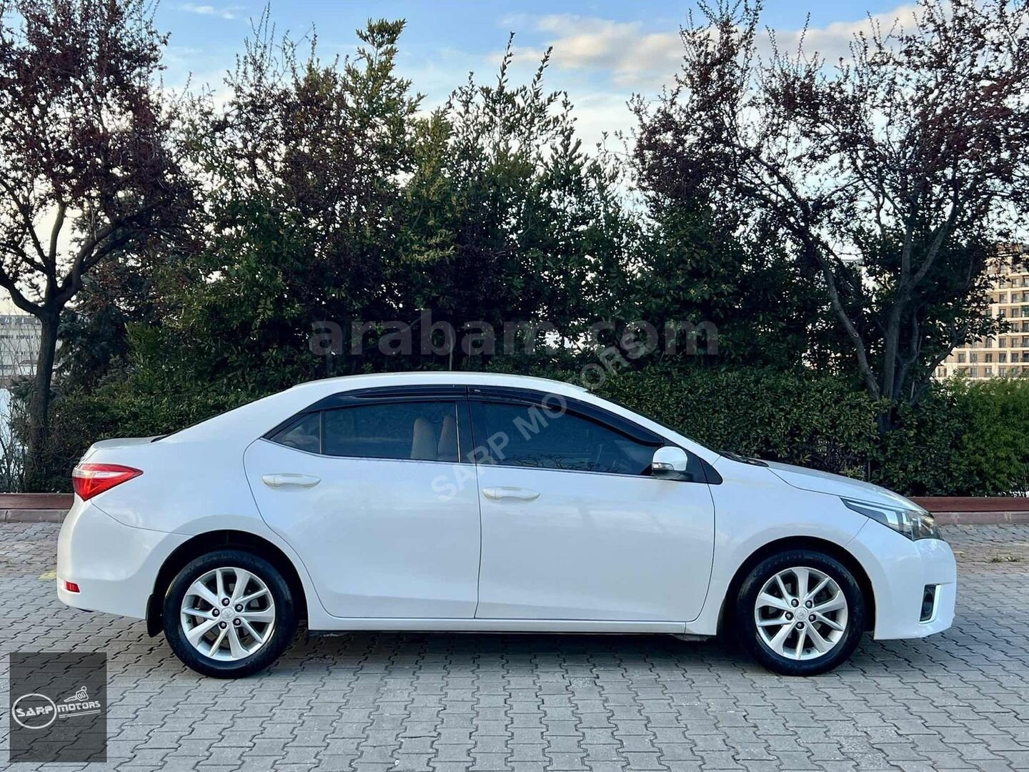 Galeriden Toyota Corolla 1.4 D-4D Advance 2014 Model İstanbul 182.000 km Beyaz 2