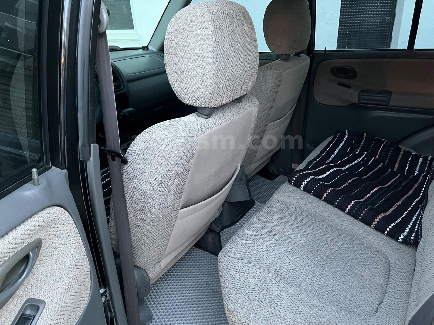 Sahibinden Suzuki Grand Vitara 2.5 2000 Model 3