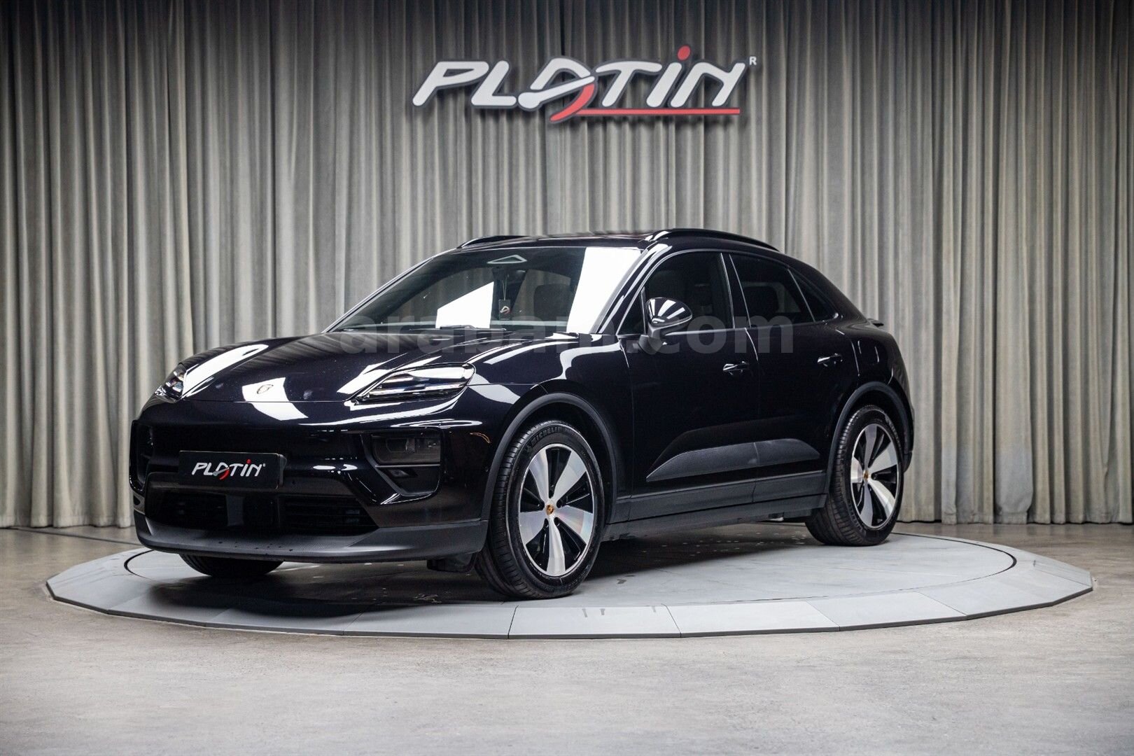 2025 PORSCHE MACAN Macan 4 1