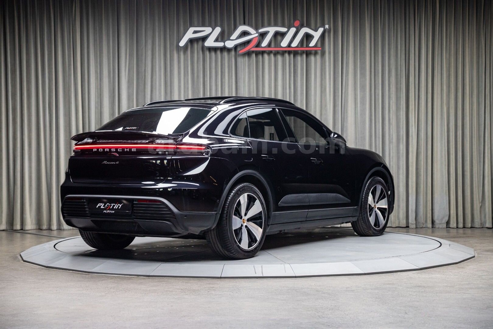 2025 PORSCHE MACAN Macan 4 6