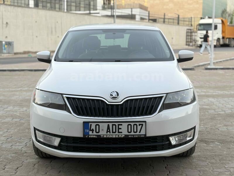 Galeriden Skoda Rapid 1.2 TSI Spaceback Elegance 2015 Model Kırşehir 205.000 km Beyaz