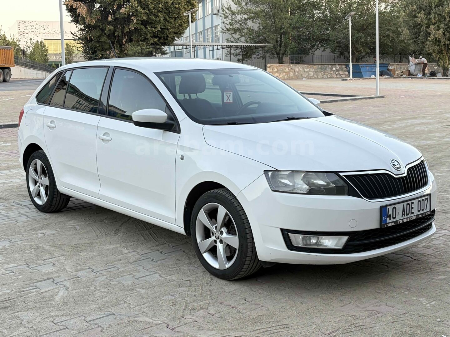 Galeriden Skoda Rapid 1.2 TSI Spaceback Elegance 2015 Model Kırşehir 205.000 km Beyaz 2