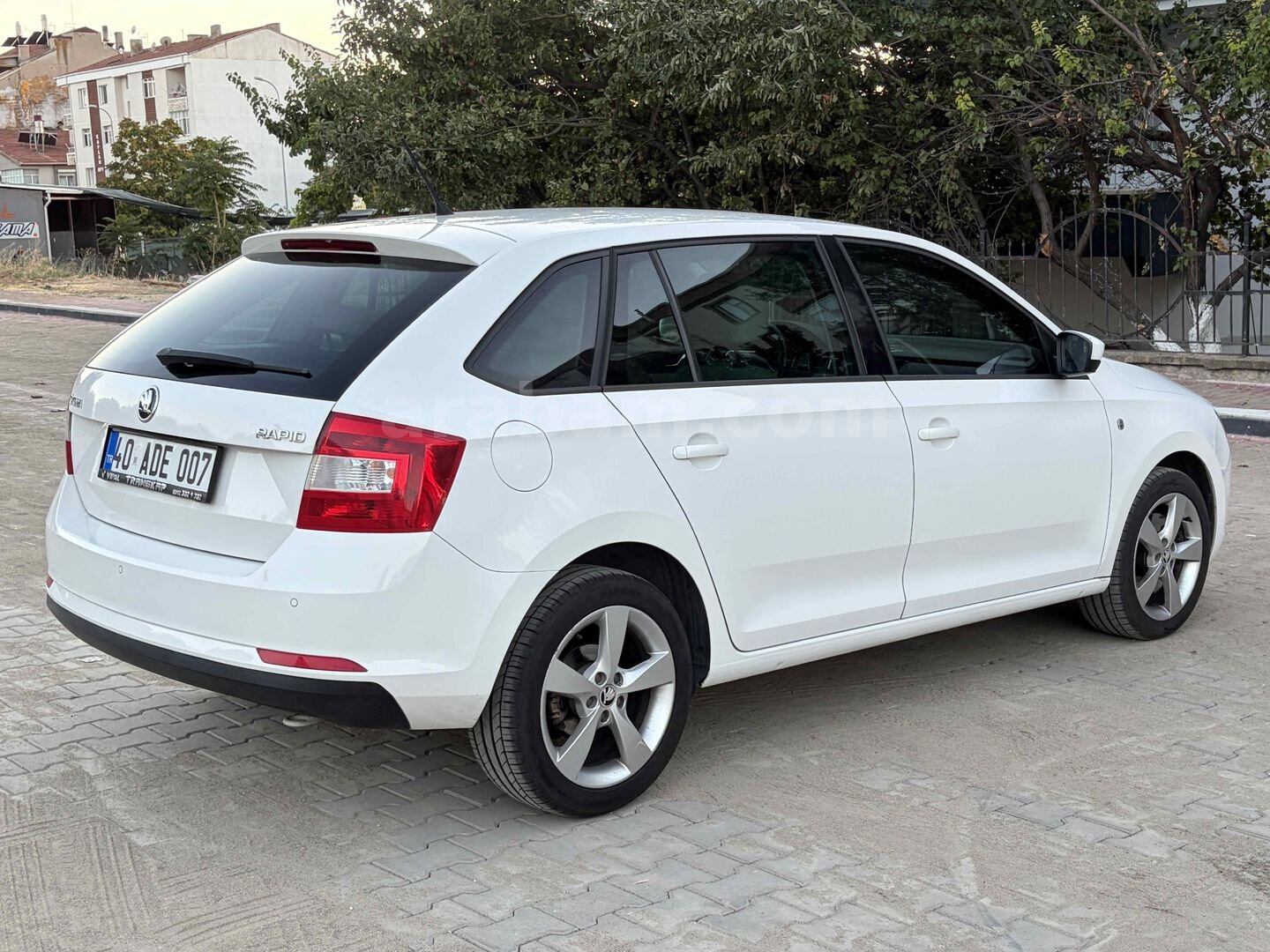 Galeriden Skoda Rapid 1.2 TSI Spaceback Elegance 2015 Model Kırşehir 205.000 km Beyaz 4