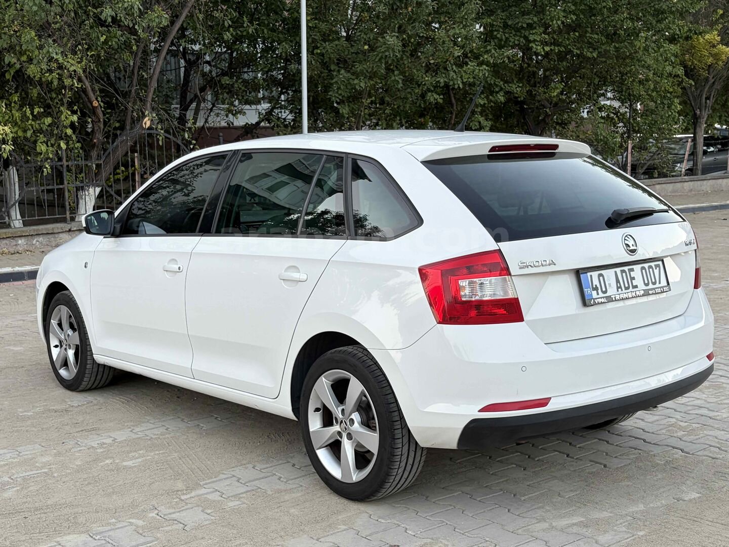 Galeriden Skoda Rapid 1.2 TSI Spaceback Elegance 2015 Model Kırşehir 205.000 km Beyaz 6