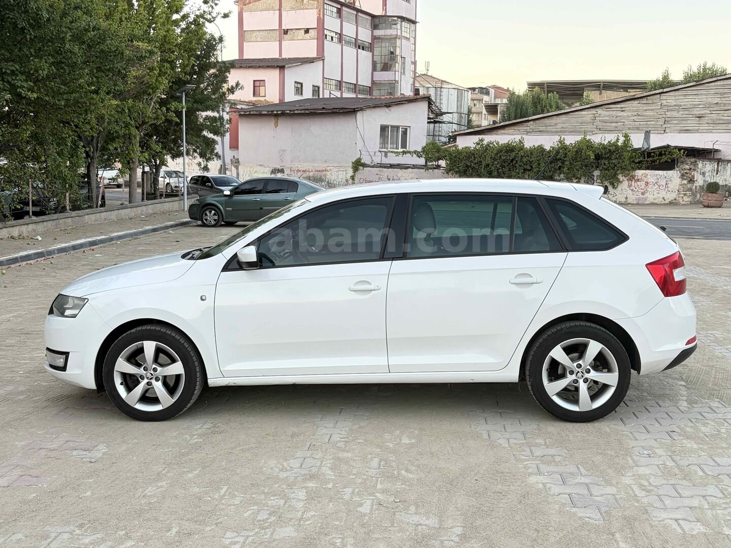 Galeriden Skoda Rapid 1.2 TSI Spaceback Elegance 2015 Model Kırşehir 205.000 km Beyaz 7