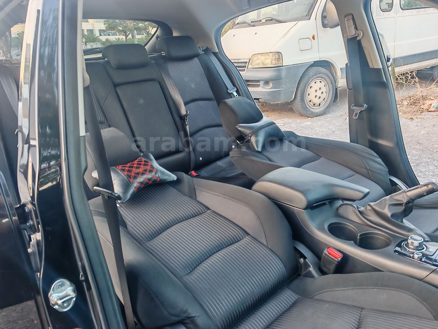 Sahibinden Mazda 3 1.5 SkyActive-G Power 2015 Model 4