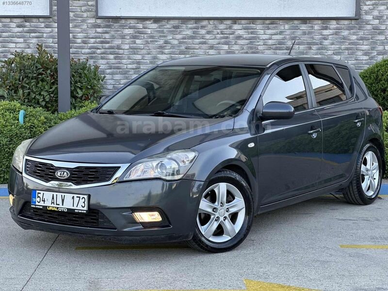 Galeriden Kia Ceed 1.6 CRDi Motion 2012 Model Sakarya 266.000 km Gri