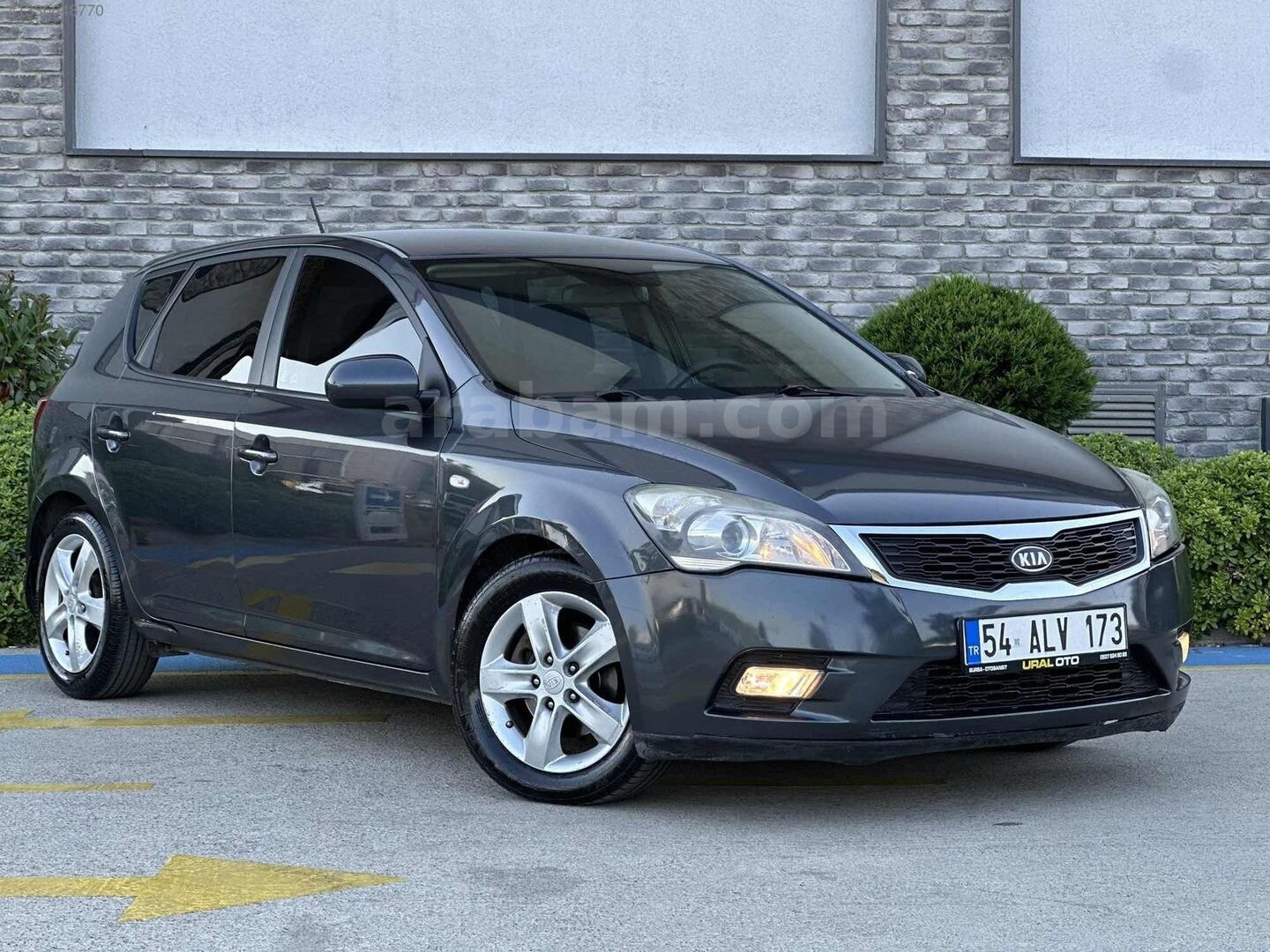 Galeriden Kia Ceed 1.6 CRDi Motion 2012 Model Sakarya 266.000 km Gri 3