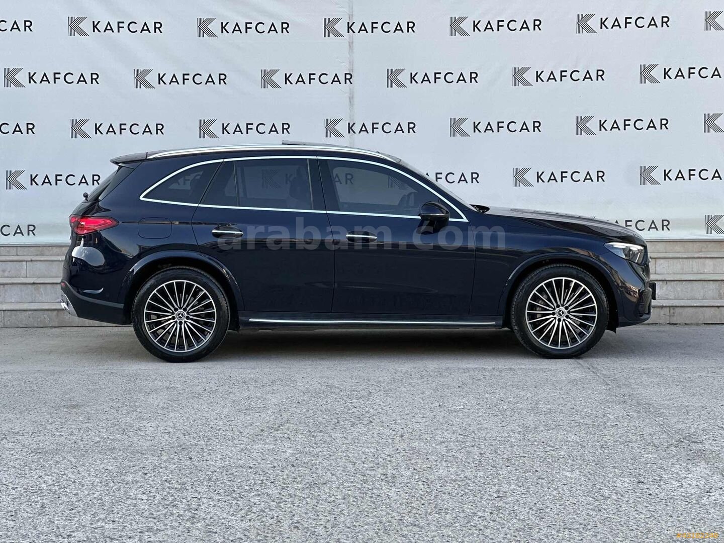 "KAFCAR" 2024 MERCEDES GLC 180 AMG LACİVERT + İÇİ BEYAZ HATASIZ 2