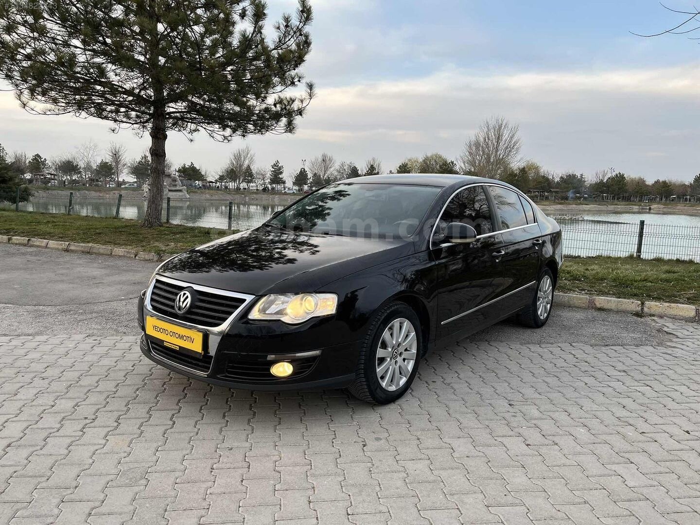 Galeriden Volkswagen Passat 1.4 TSi Comfortline 2011 Model Afyonkarahisar 249.500 km Siyah 2