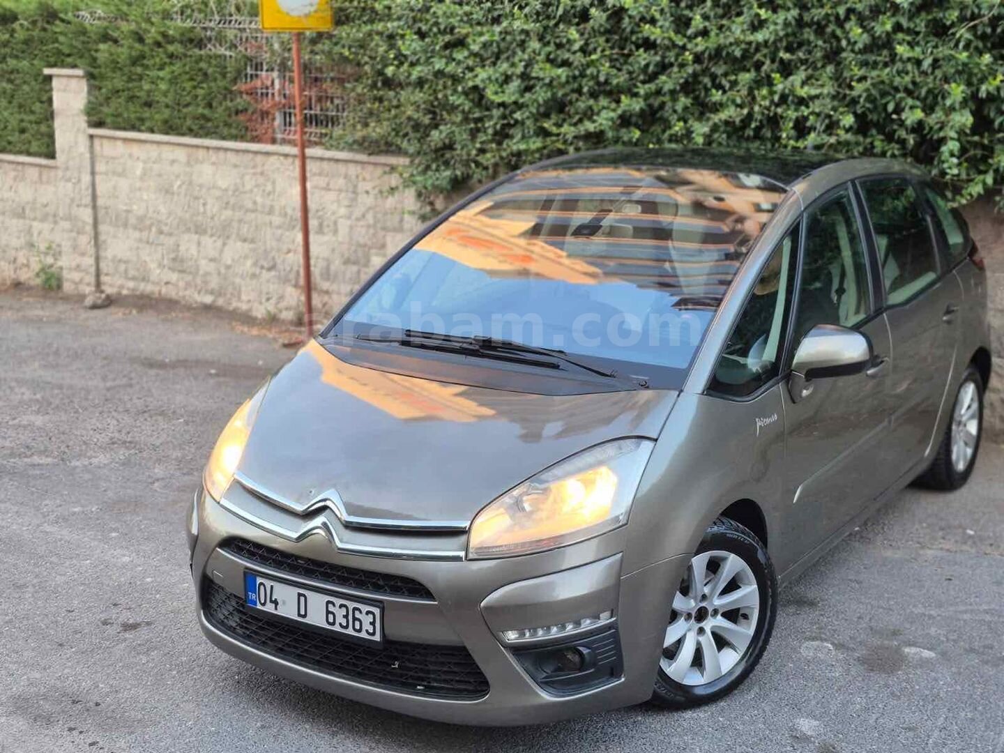 Galeriden Citroen C4 Picasso 1.6 e-HDi Dynamic 2012 Model İstanbul 276.000 km Kahverengi 2