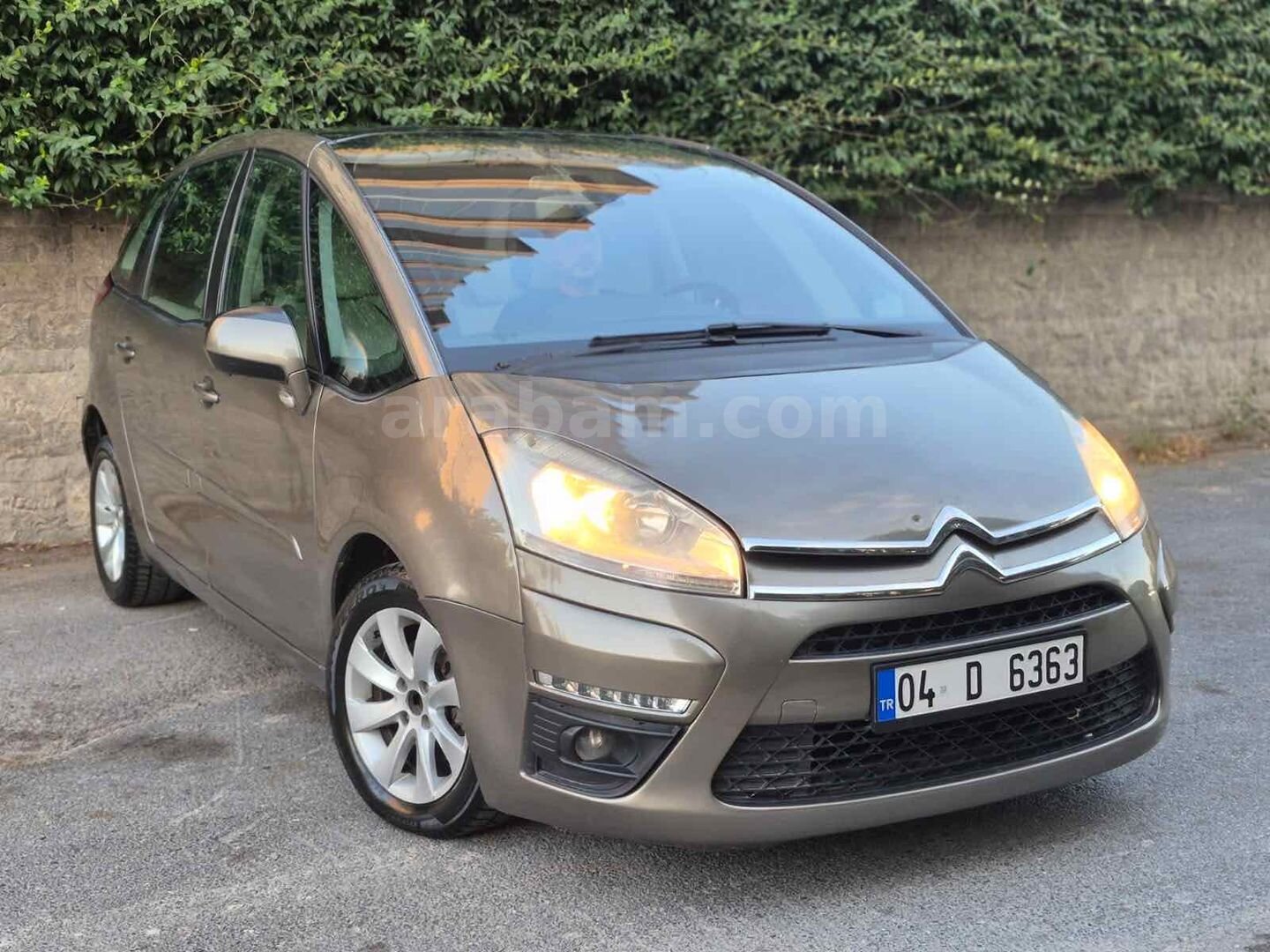 Galeriden Citroen C4 Picasso 1.6 e-HDi Dynamic 2012 Model İstanbul 276.000 km Kahverengi 3