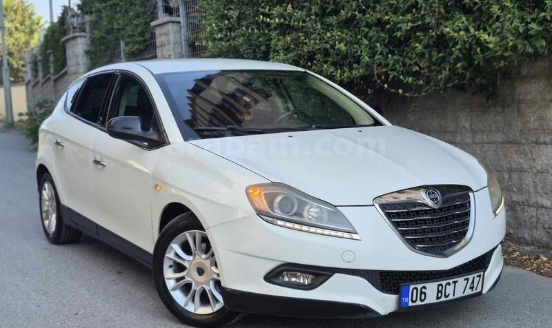 Galeriden Lancia Delta 1.6 MJet 2013 Model İstanbul 223.000 km Beyaz