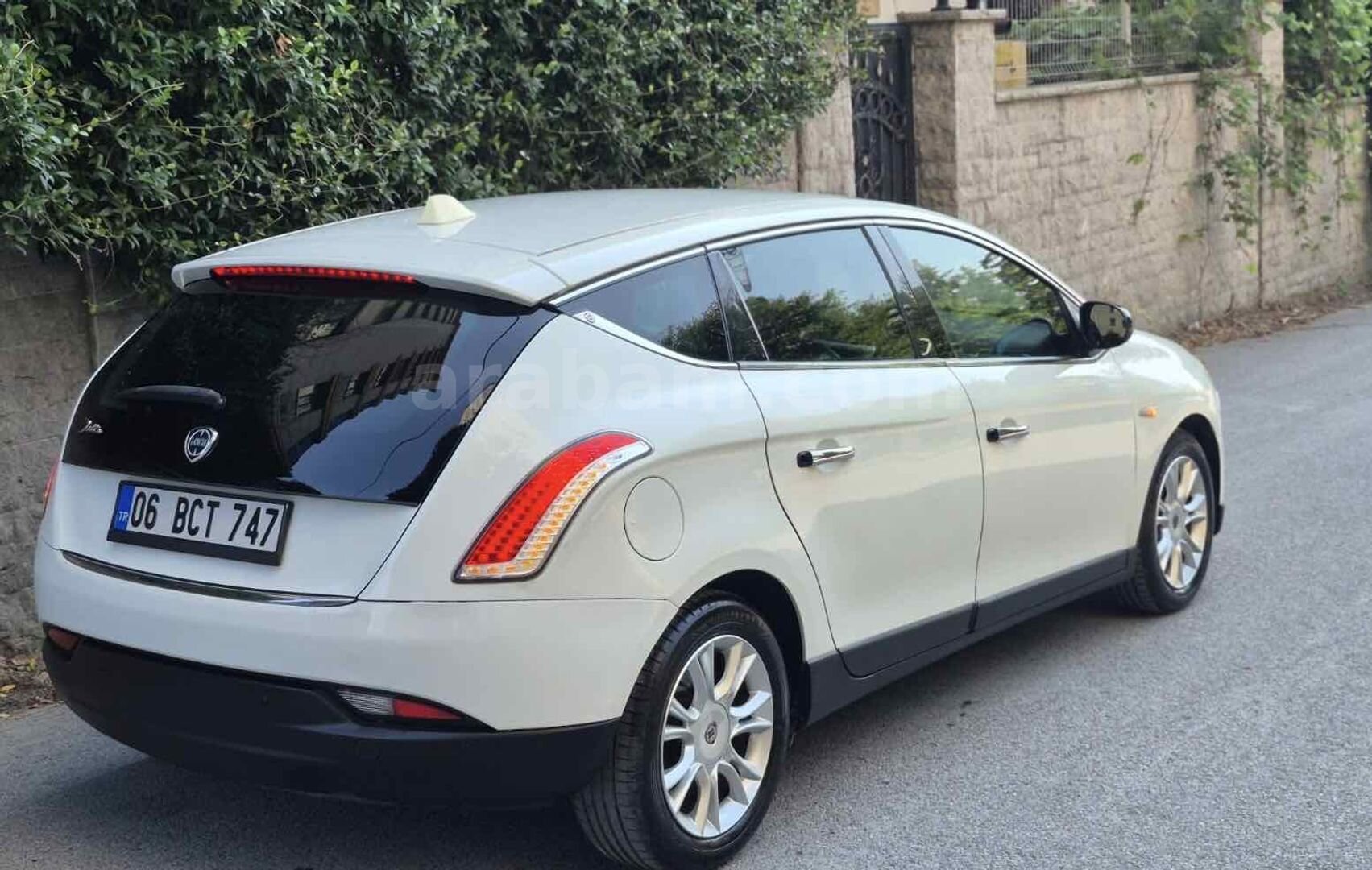 Galeriden Lancia Delta 1.6 MJet 2013 Model İstanbul 223.000 km Beyaz 5