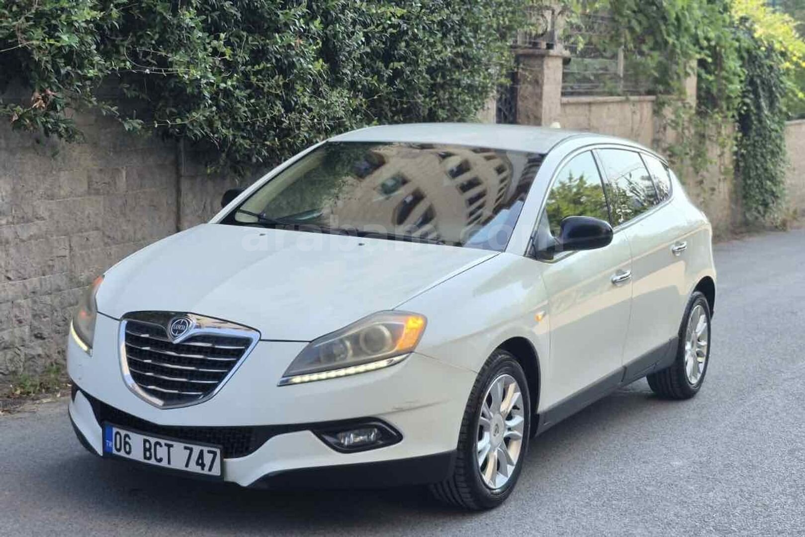 Galeriden Lancia Delta 1.6 MJet 2013 Model İstanbul 223.000 km Beyaz 4