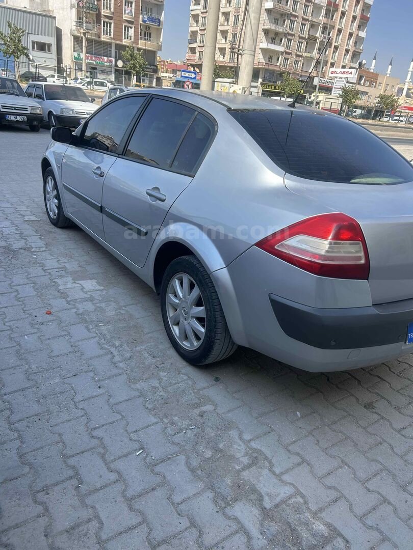 Galeriden Renault Megane 1.5 dCi Expression 2009 Model Mardin 293.000 km Gri 6
