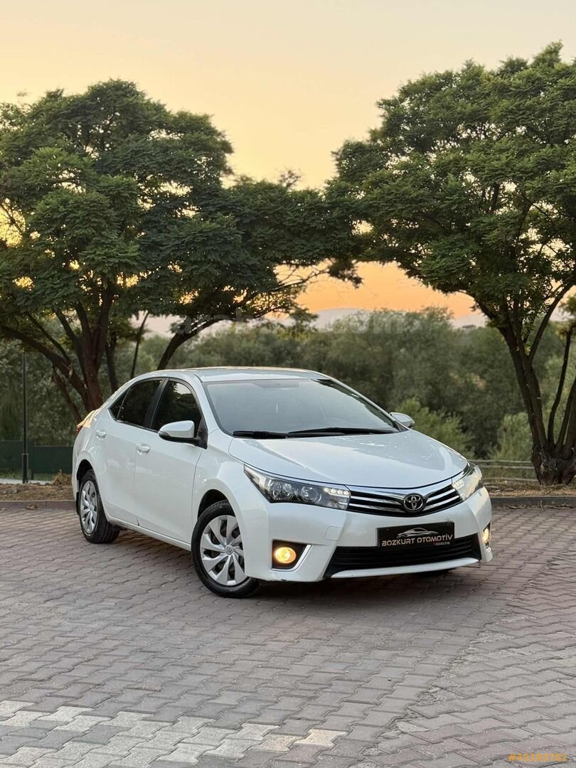 Galeriden Toyota Corolla 1.6 Touch 2014 Model Bilecik 138.000 km Beyaz 3