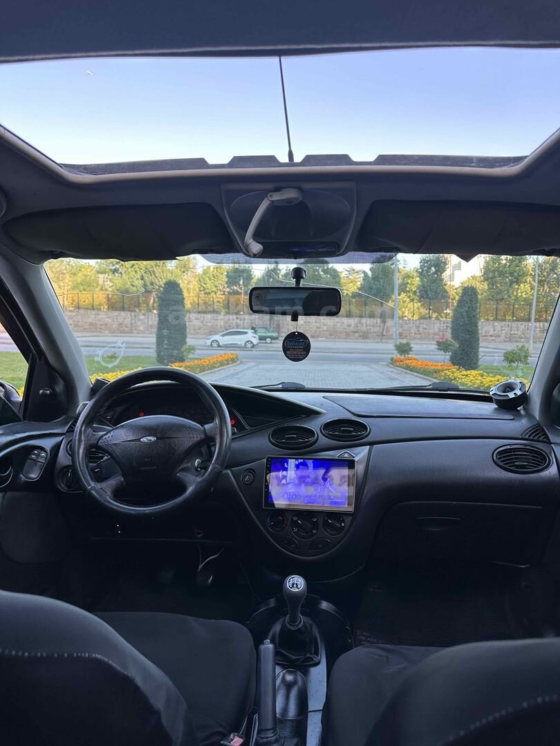 Galeriden Ford Focus 1.6 Ambiente 2000 Model Ankara 384.000 km Yeşil 7