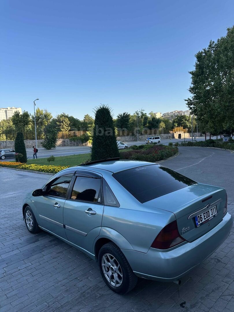 Galeriden Ford Focus 1.6 Ambiente 2000 Model Ankara 384.000 km Yeşil 5