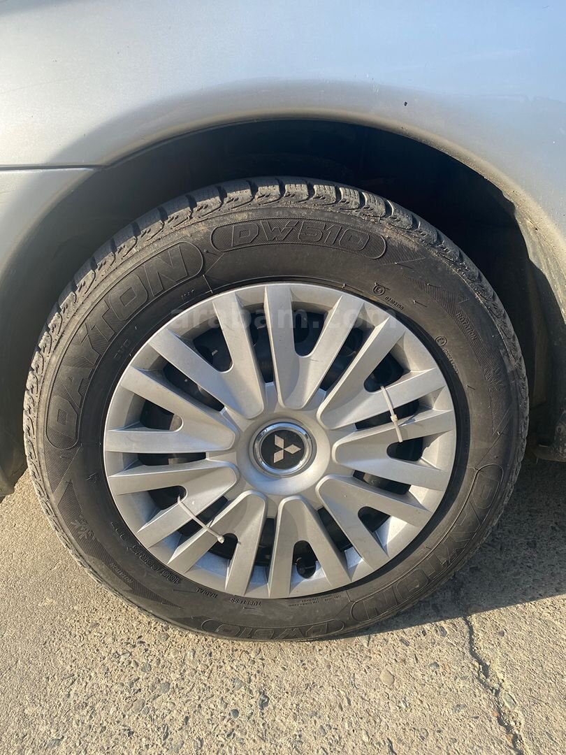 2003 Model Mitsubishi Carisma 1.6 7