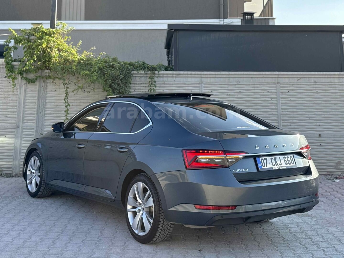 Galeriden Skoda SuperB 1.5 TSI Prestige 2021 Model Van 184.000 km Füme 3
