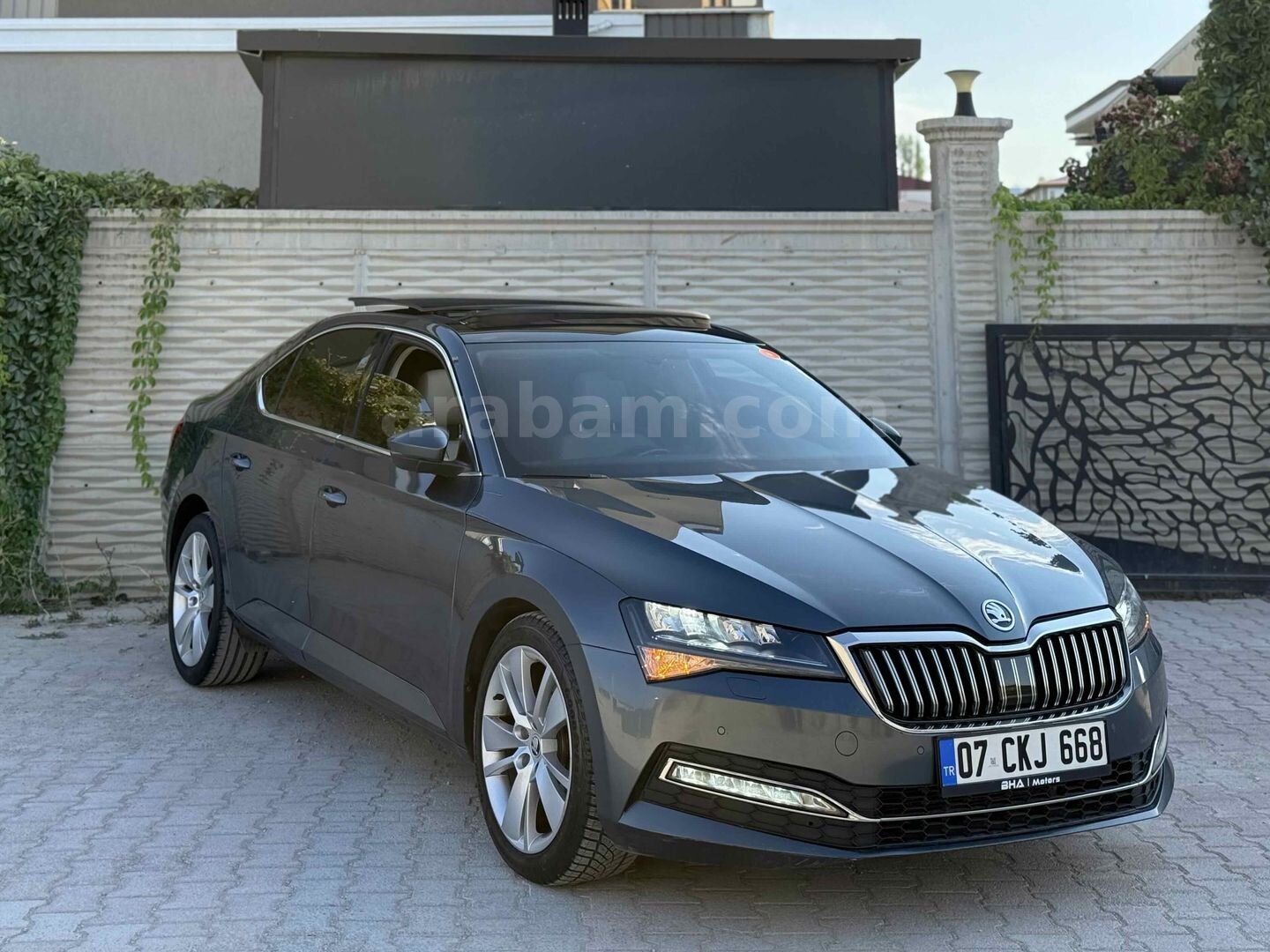 Galeriden Skoda SuperB 1.5 TSI Prestige 2021 Model Van 184.000 km Füme 2