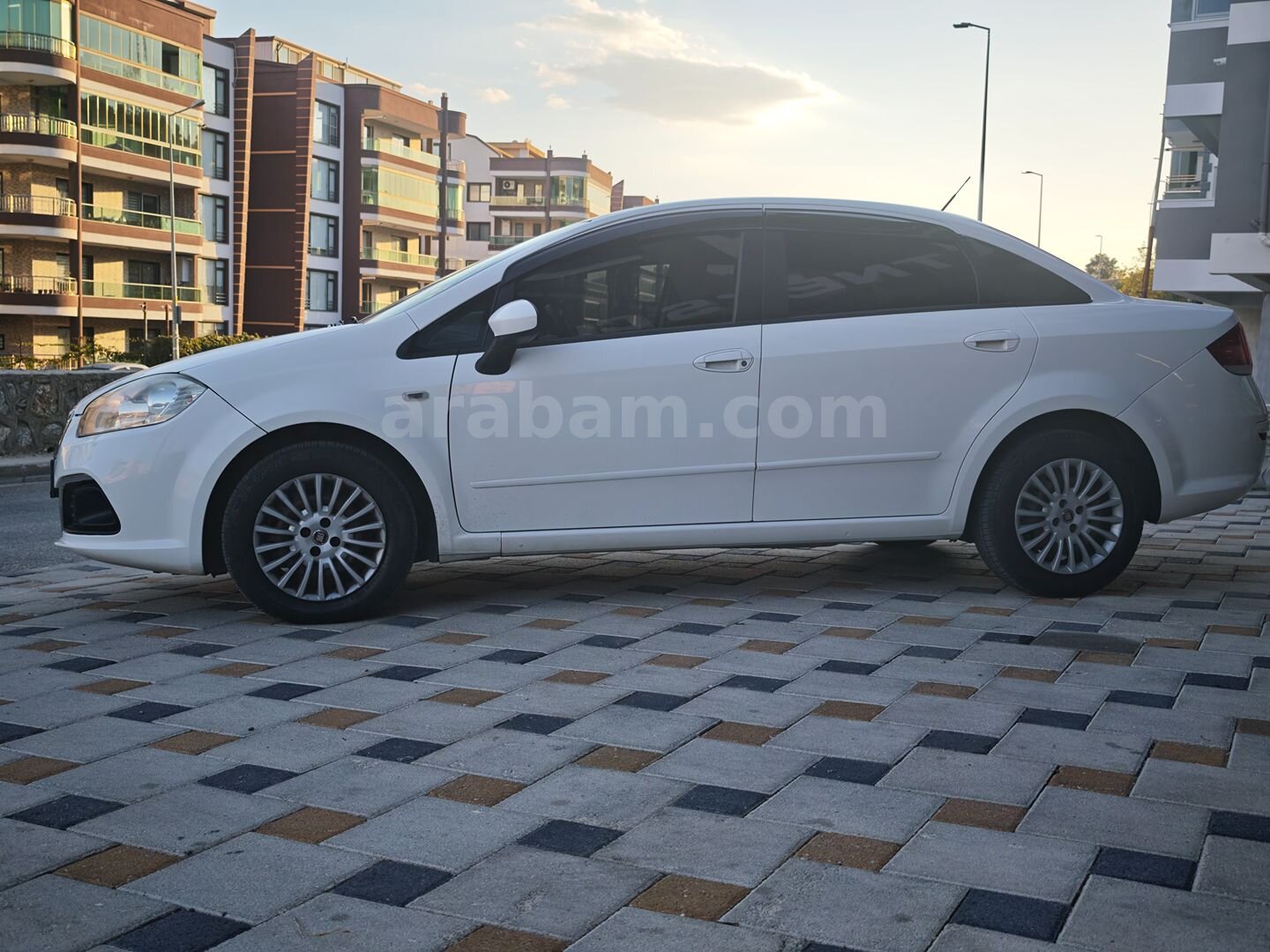 Galeriden Fiat Linea 1.3 Multijet Pop 2016 Model Aydın 95.600 km Beyaz 3