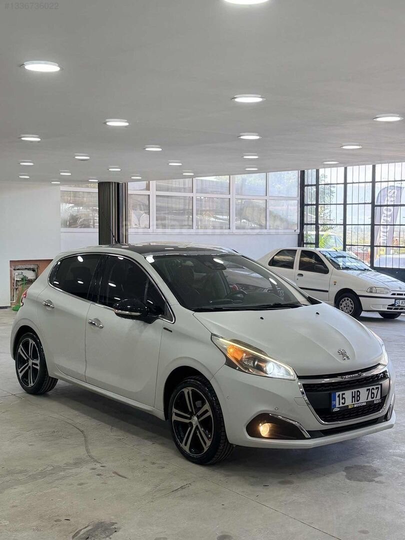Galeriden Peugeot 208 1.2 PureTech GT Line 2016 Model Burdur 140.000 km Beyaz 3