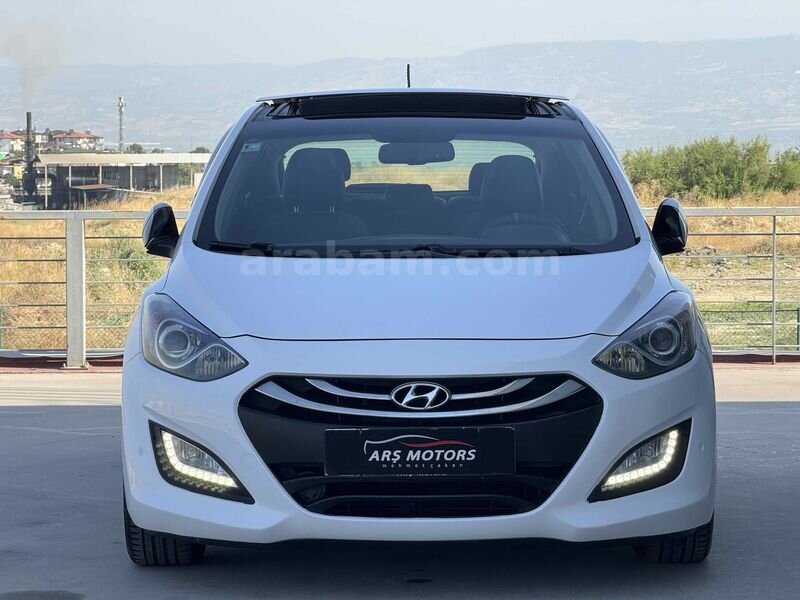 Galeriden Hyundai i30 1.6 GDI Elite 2012 Model Denizli 211.000 km Beyaz