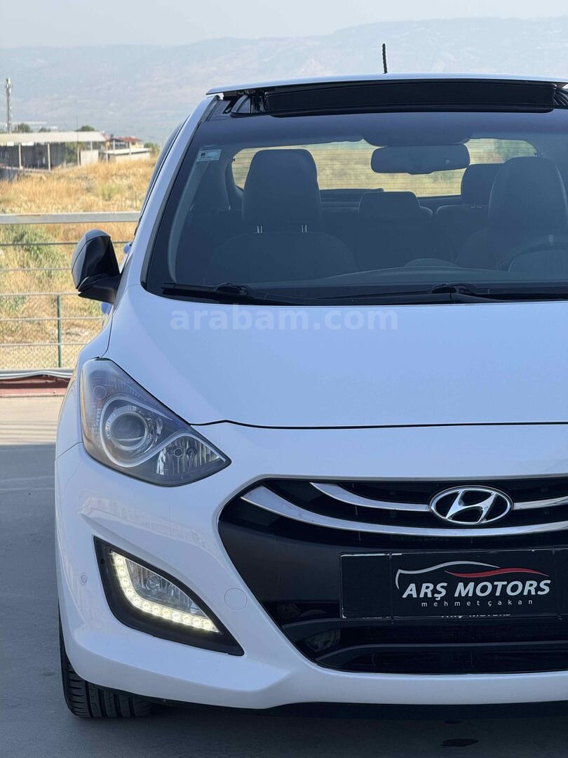 Galeriden Hyundai i30 1.6 GDI Elite 2012 Model Denizli 211.000 km Beyaz 3