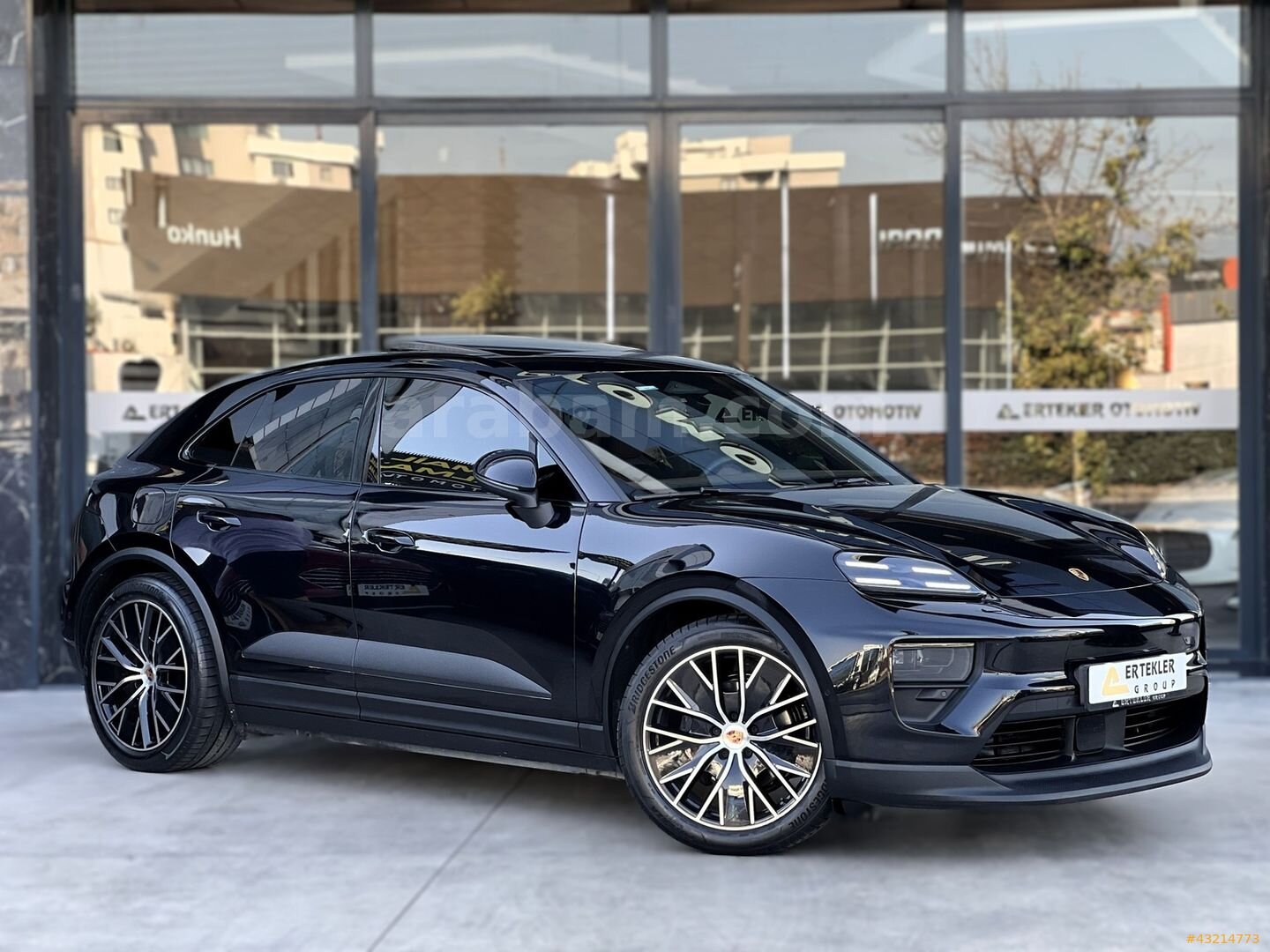 2025 PORSCHE MACAN 4BEV 408 HP 4X4 ISITMA SOĞUTMA BAYİ ÇIKIŞLI 1
