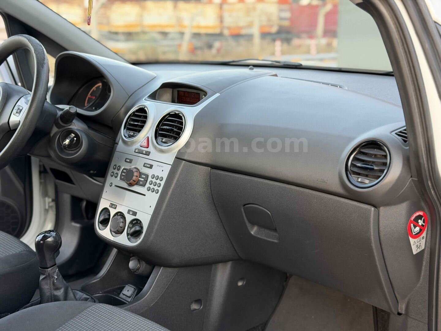Galeriden Opel Corsa 1.3 CDTI Essentia 2013 Model İzmir 104.385 km Beyaz 7