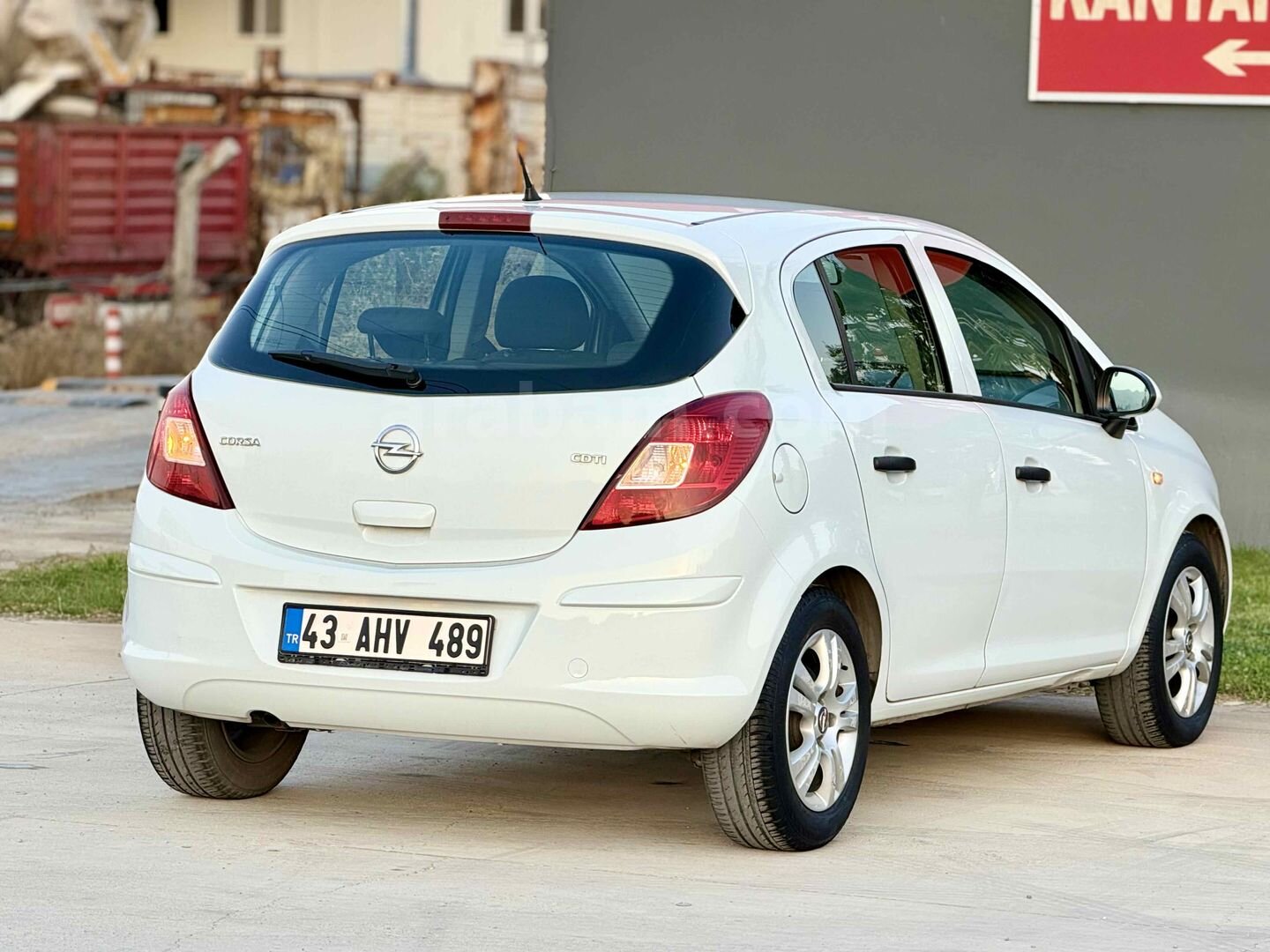 Galeriden Opel Corsa 1.3 CDTI Essentia 2013 Model İzmir 104.385 km Beyaz 4