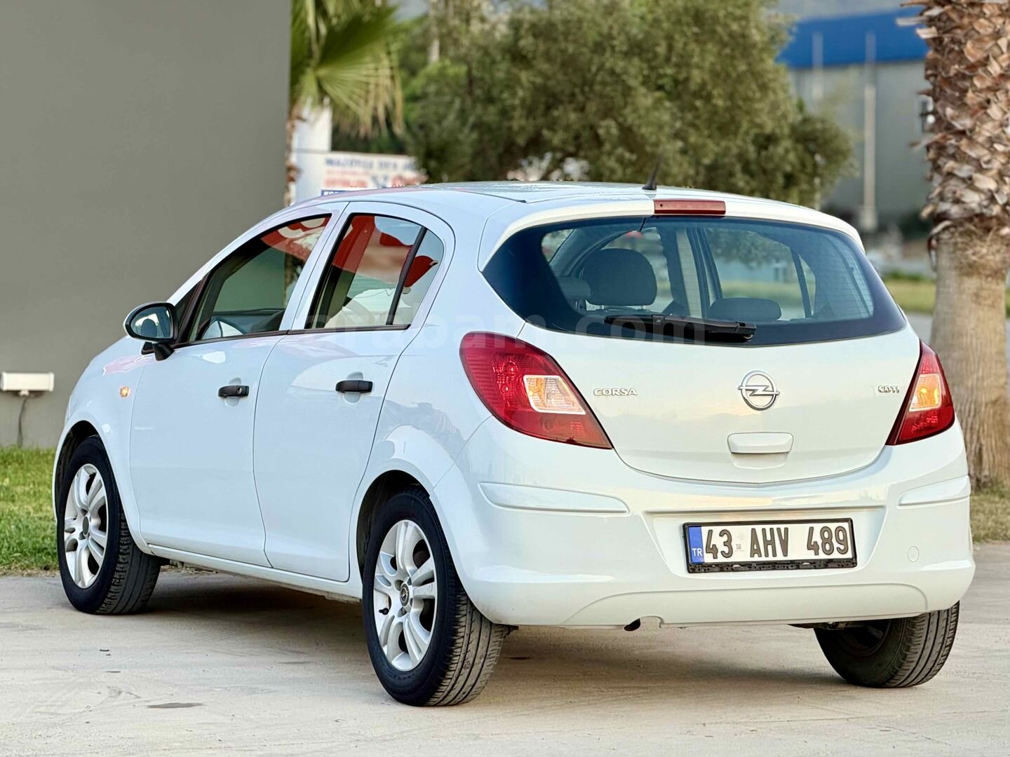 Galeriden Opel Corsa 1.3 CDTI Essentia 2013 Model İzmir 104.385 km Beyaz 6