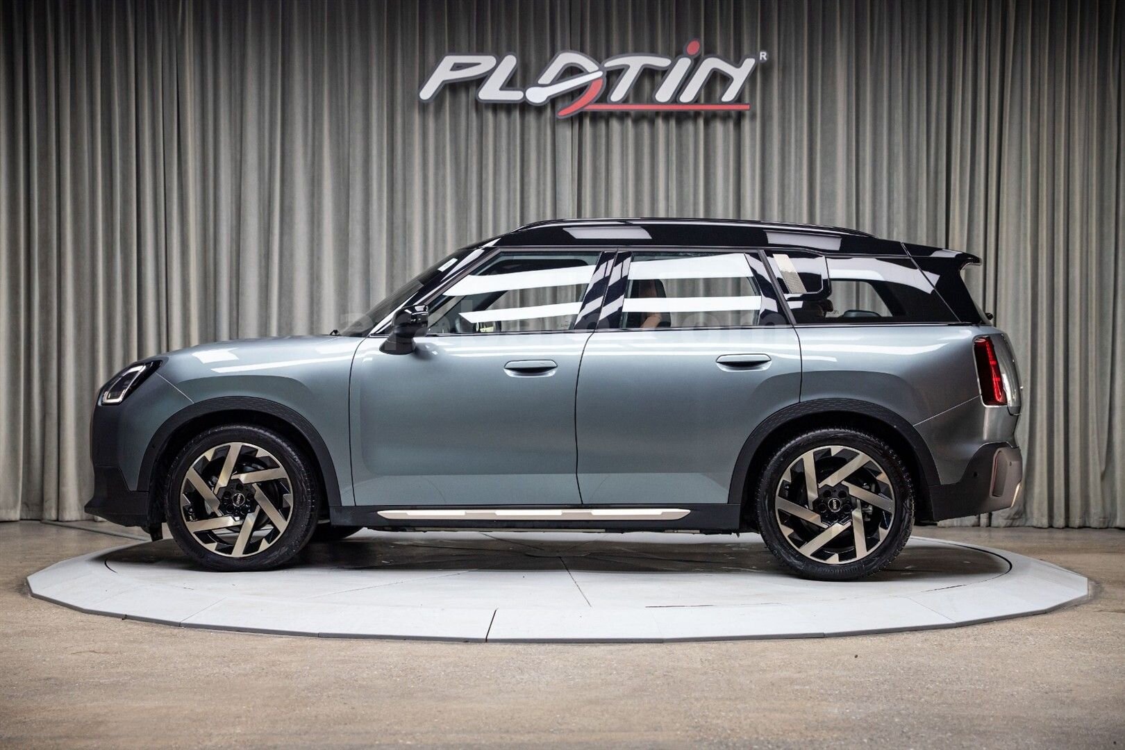 2024 MINI Countryman E E Favoured 3