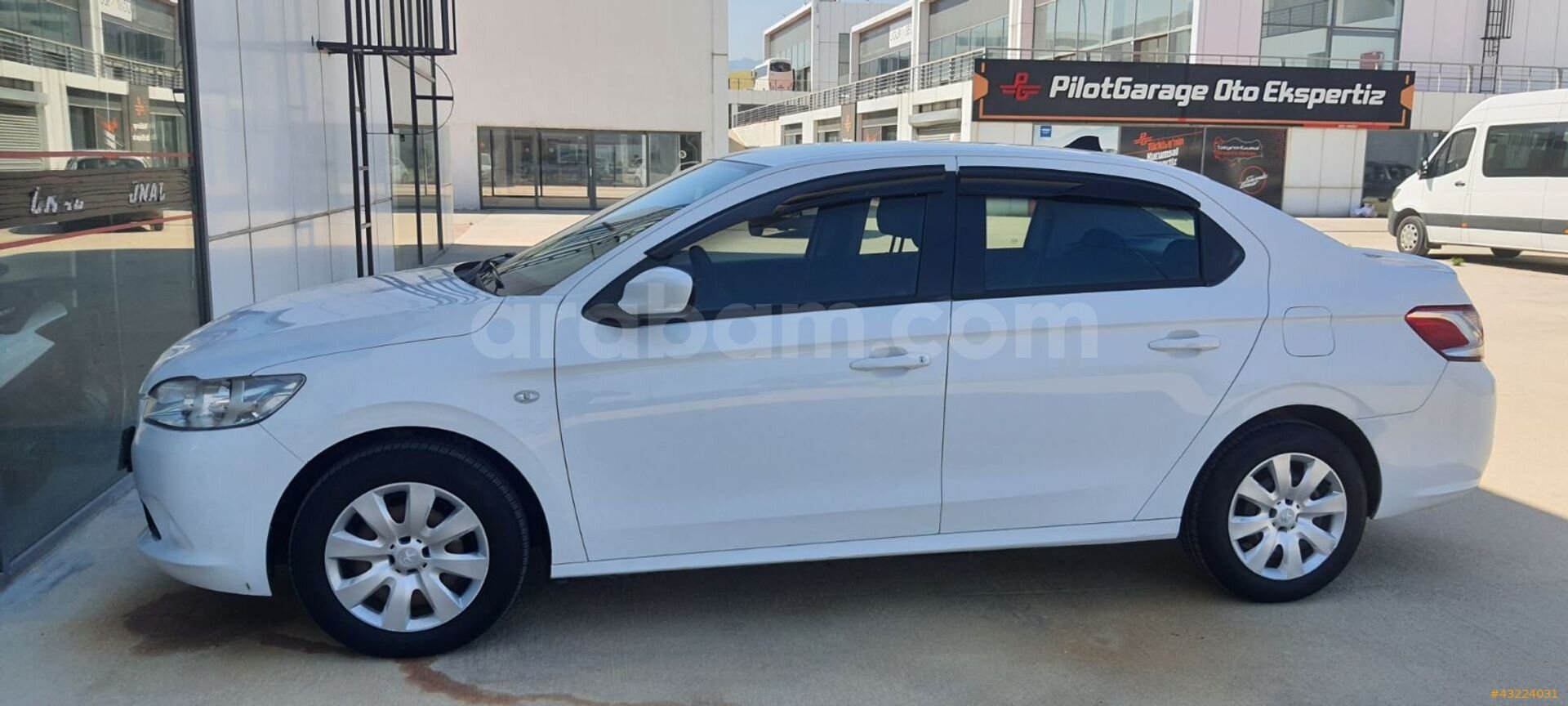 Galeriden Peugeot 301 1.6 HDi Active 2013 Model Denizli 225.000 km Beyaz 3