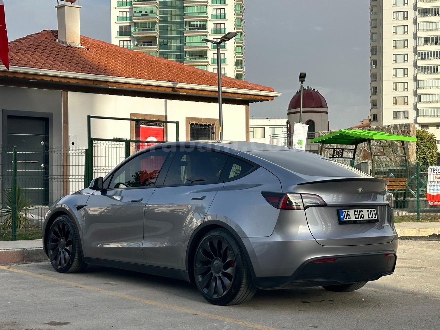 Galeriden Tesla Model Y Performance (Legacy) 2023 Model Ankara 50.722 km Gri (titanyum) 7