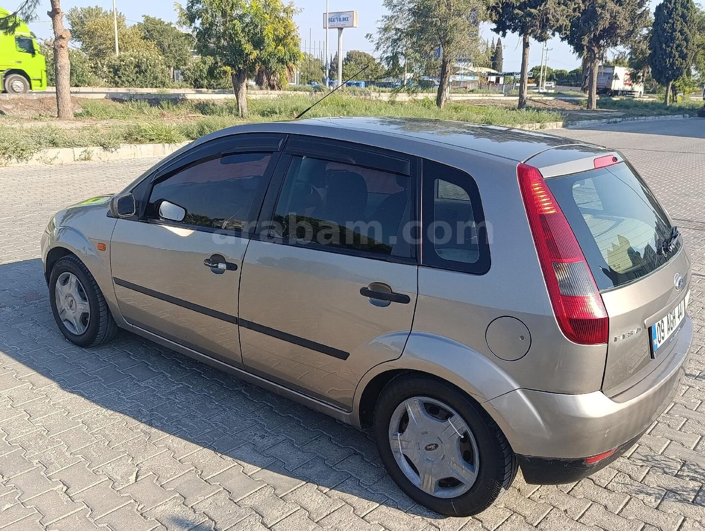Galeriden Ford Fiesta 1.4 Comfort 2004 Model Aydın 341.000 km Şampanya 5