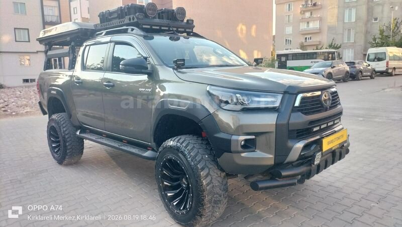 Galeriden Toyota Hilux 2.4 D-4D 4x4 Invincible 2023 Model Kırklareli