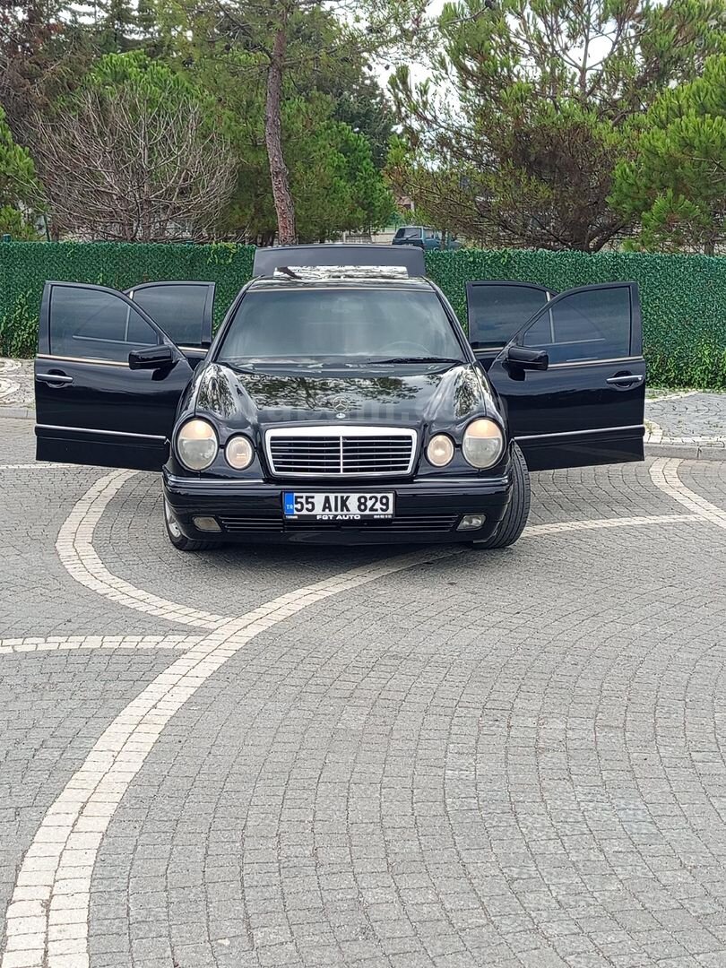 Galeriden Mercedes - Benz E 200 Classic 1996 Model Samsun 504.000 km Siyah 3