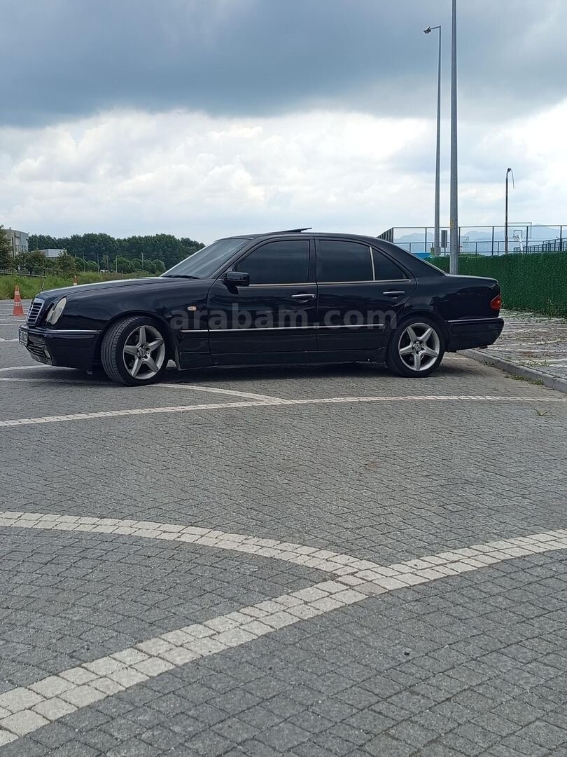 Galeriden Mercedes - Benz E 200 Classic 1996 Model Samsun 504.000 km Siyah 4