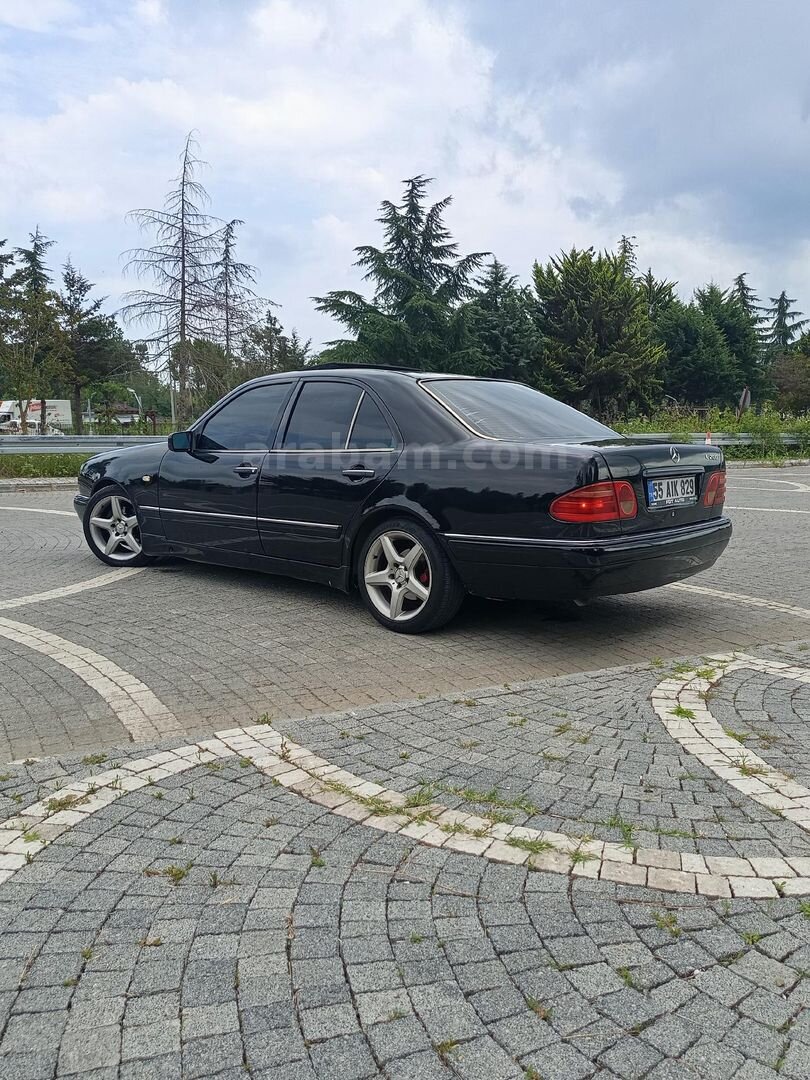 Galeriden Mercedes - Benz E 200 Classic 1996 Model Samsun 504.000 km Siyah 5